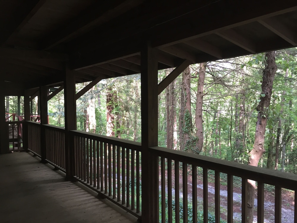 Historic Lakemont Cabin Near Lake Rabun - 3 bdrm/2bath