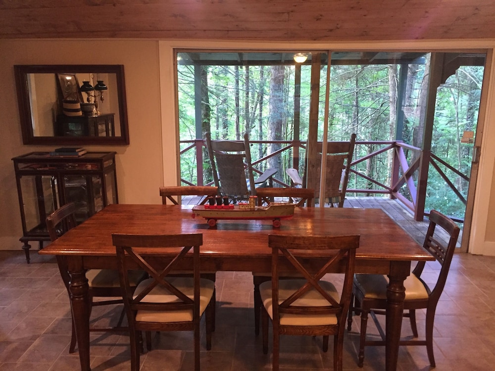 Historic Lakemont Cabin Near Lake Rabun - 3 bdrm/2bath