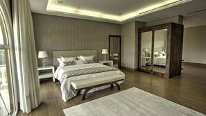 In-room safe, free WiFi, linens, wheelchair access