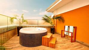 Outdoor spa bath