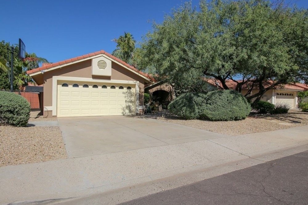 fully remodeled stunning Scottsdale home close to Kierland /Quarter