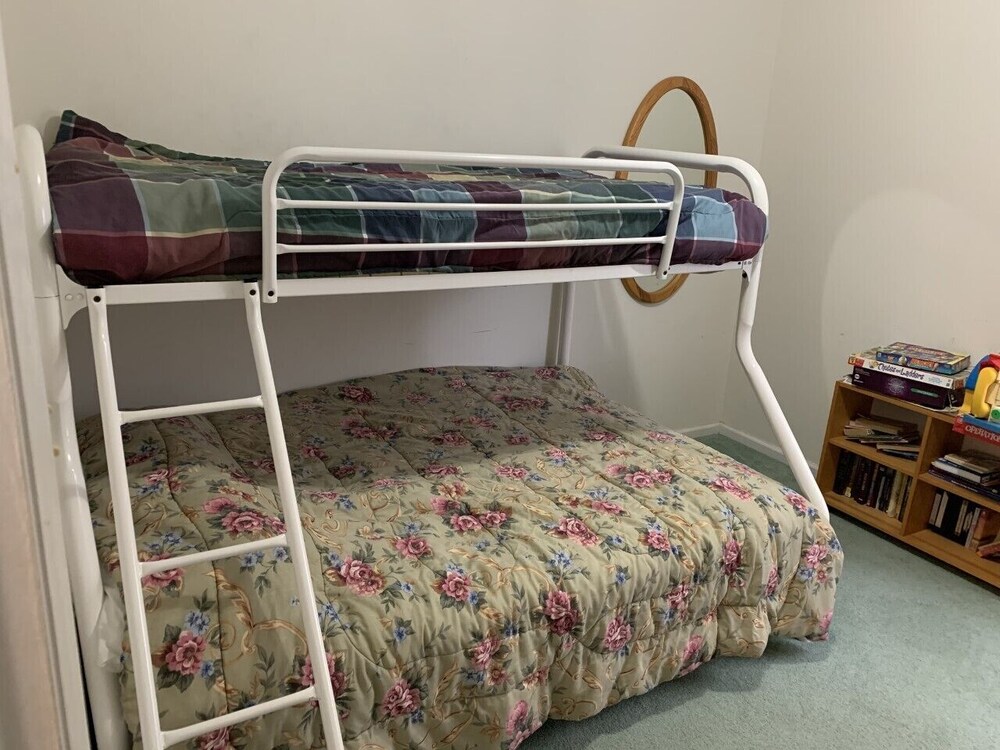 Beautiful Condo With Heated Pool, One Block From Private Beach