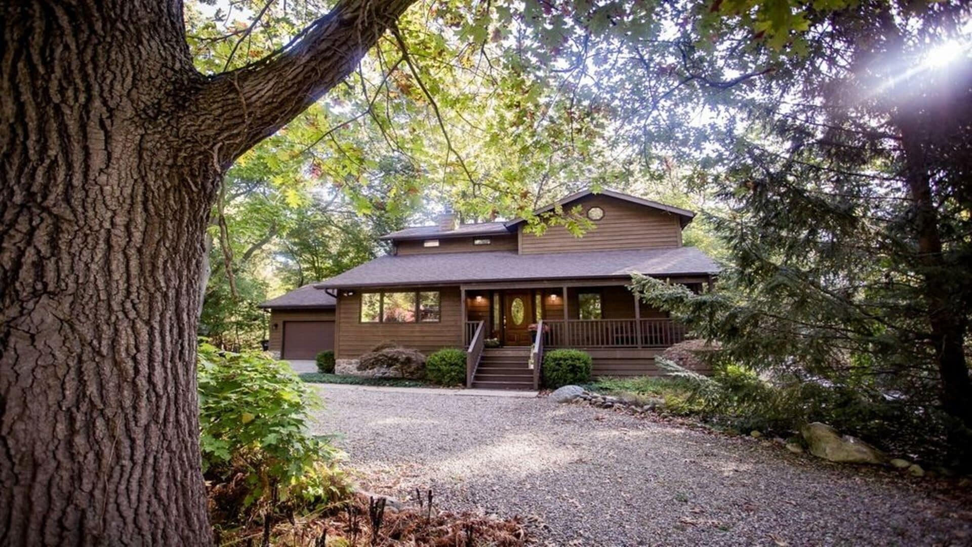 Last Minute Availability!! Charming 3 Bedroom 3 Bath Home in Michigan City, United States