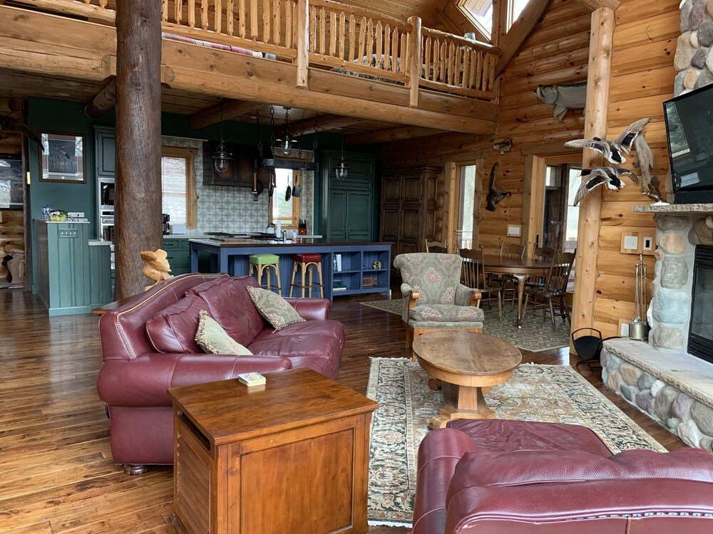 Stunning Log Cabin Getaway Near Lake Beulah Pool Tablegrill In Mukwonago Hotel Rates Reviews On Orbitz
