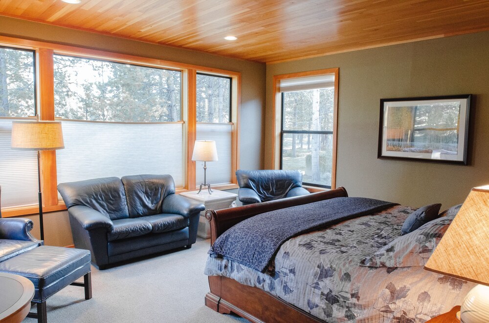  Oct/Nov availability! Luxury home on 14th fairway w/ hot tub &10 SHARC PASSES