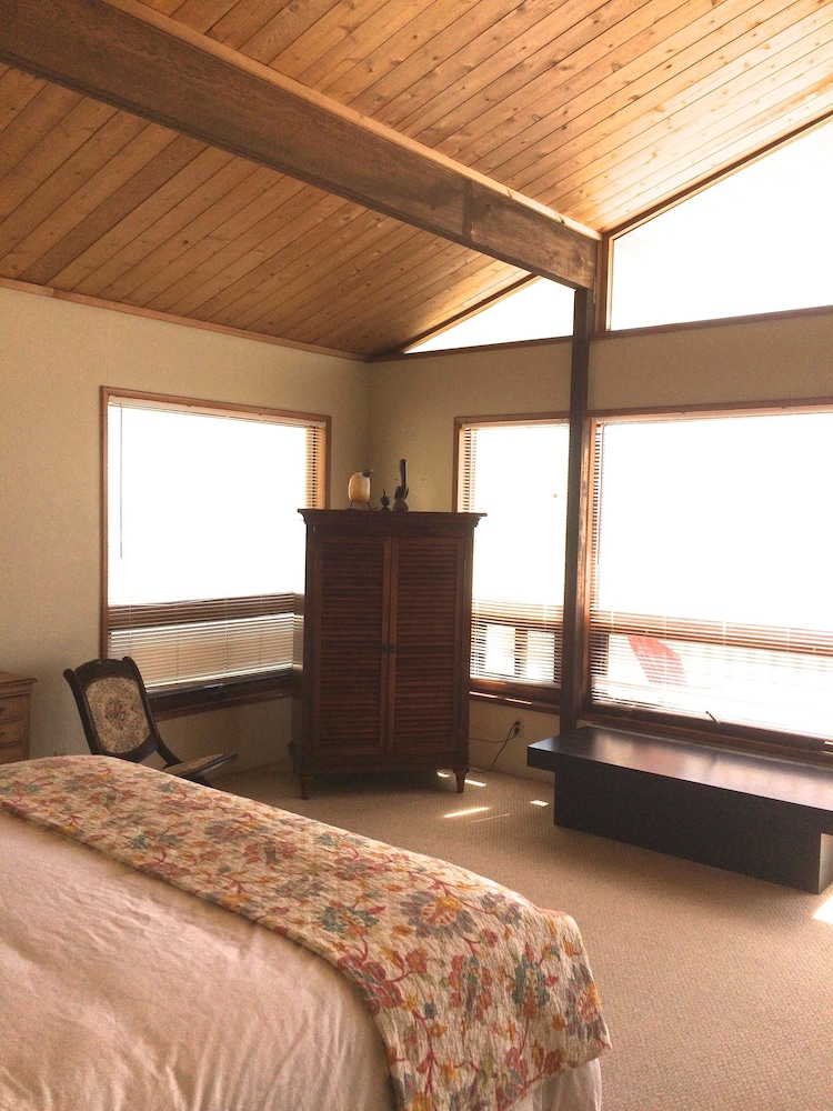 Oceanfront Home with Deck Relax and Unwind on the Beach with your Pet Faria Beach Vrbo