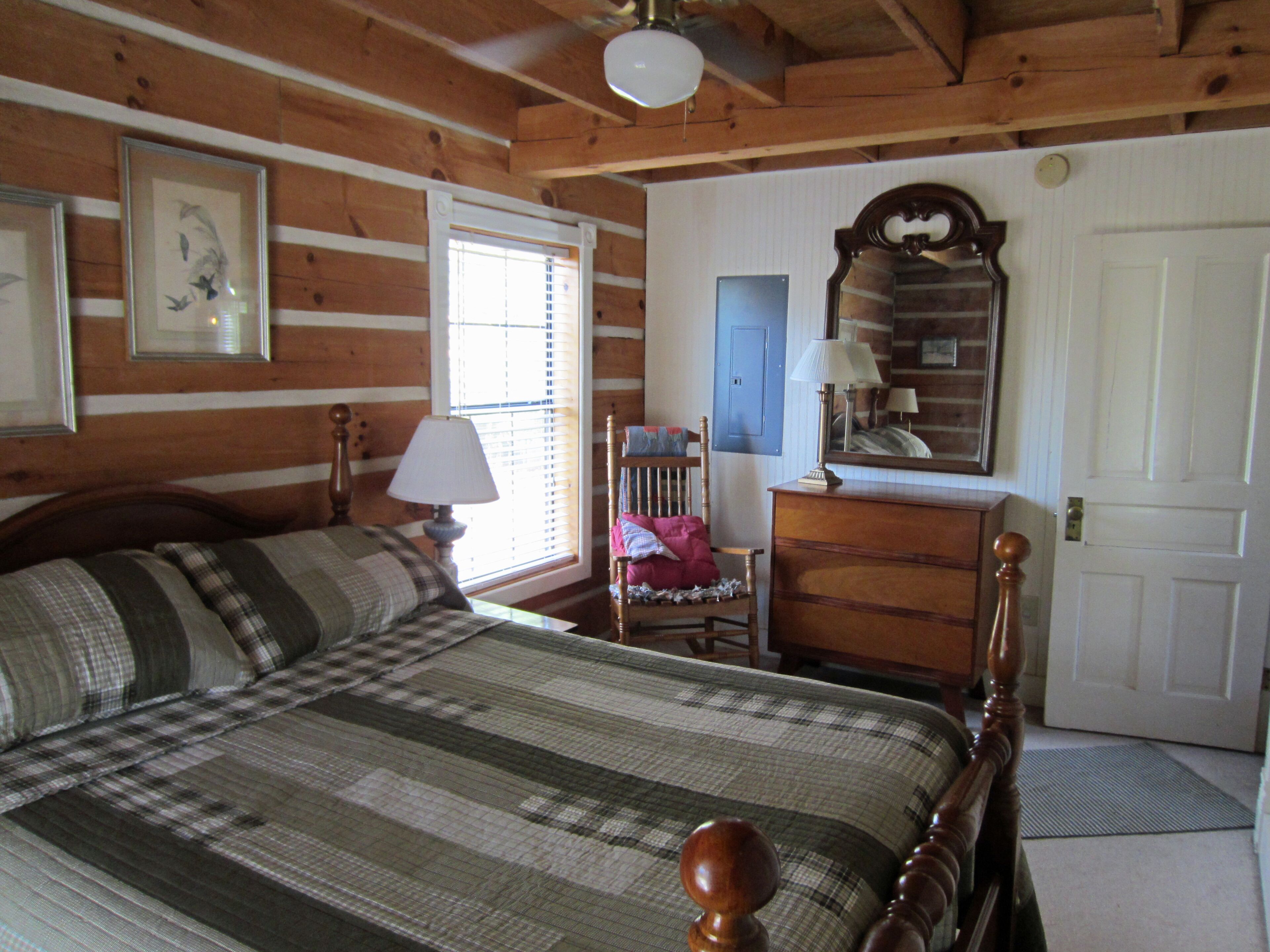 Private Cabin in the Woods With a Hot Tub! 5min to Park in Spencer, United States