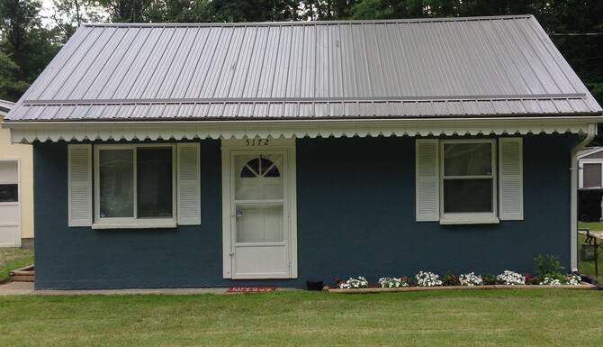 Gretchen S Getaway Cottage Family Friendly Close To Lake Erie And The Strip In Austinburg Oh Expedia