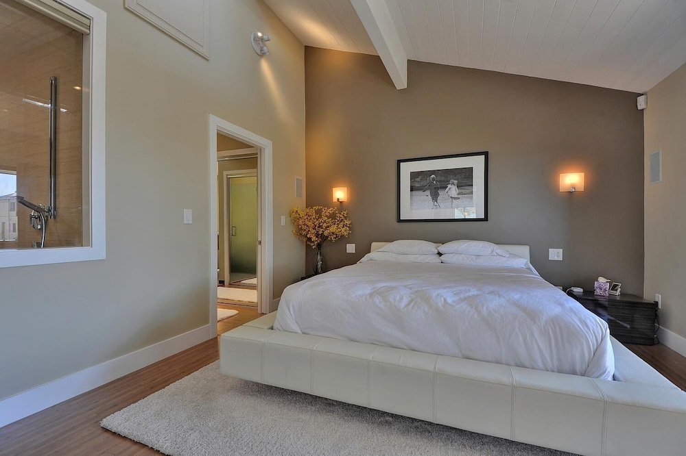 Castle Beach Retreat Relax at the Best Beach in Santa Cruz! Lower