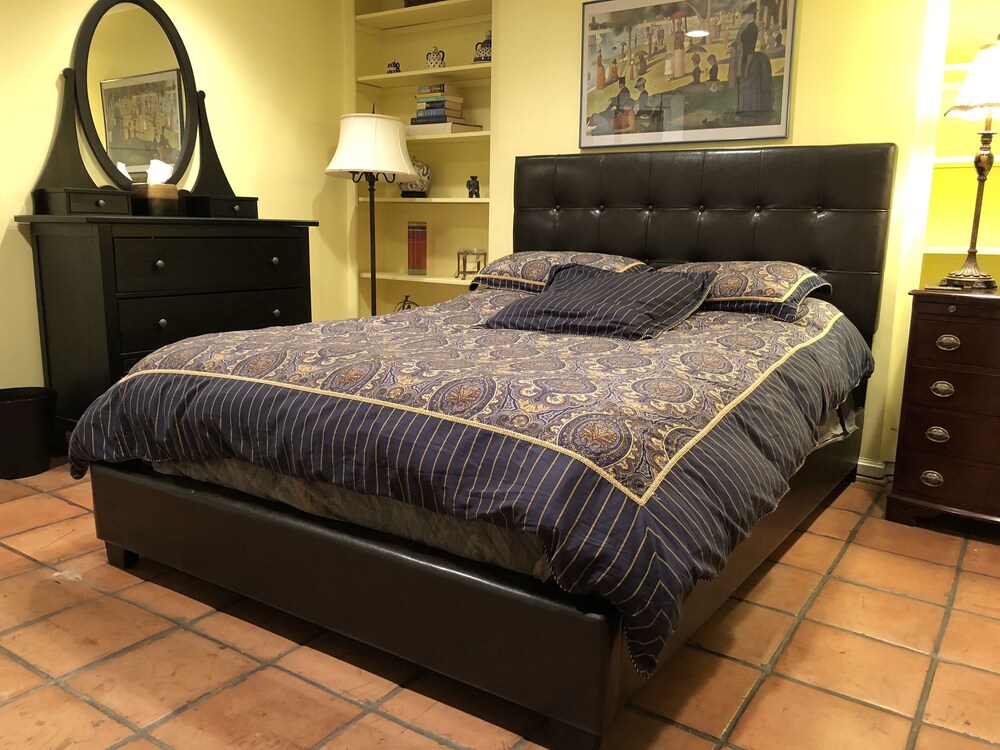 Charming English basement apartment in historic Dupont Circle