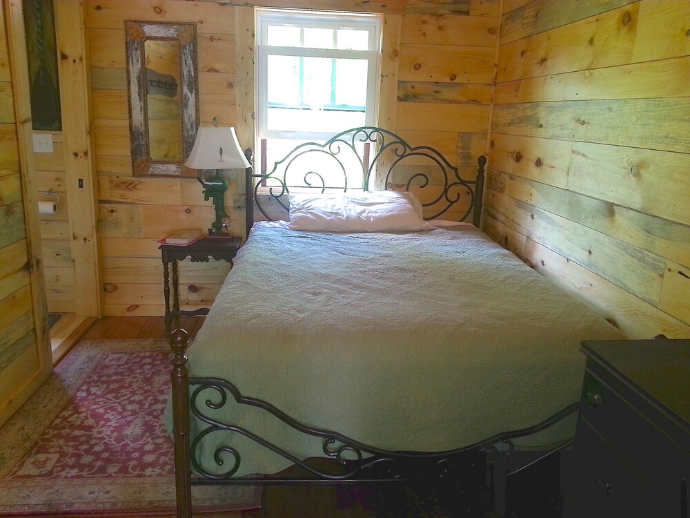 Lac Courte Oreilles*** Newly remodeled Waterfront Cottage Feet From The