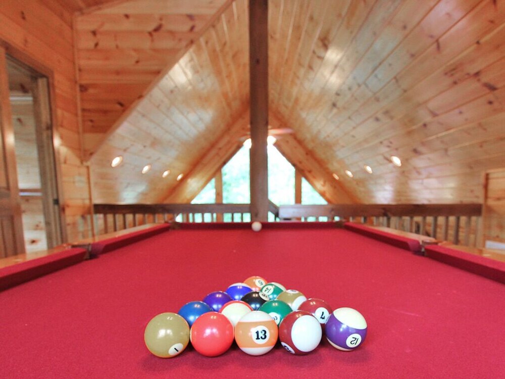 Cherokee Charm - Couple's Getaway Close to Casino - hot tub outdoor fireplace