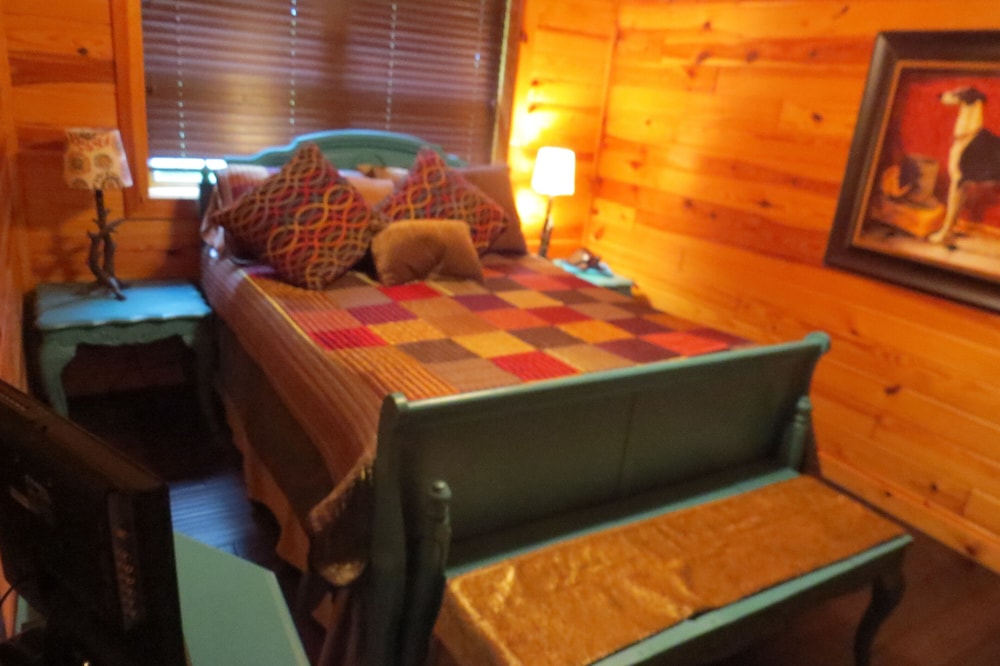 CABIN ON THE WATER!! AMAZING DREAMCATCHER CABIN CADDO RIVER