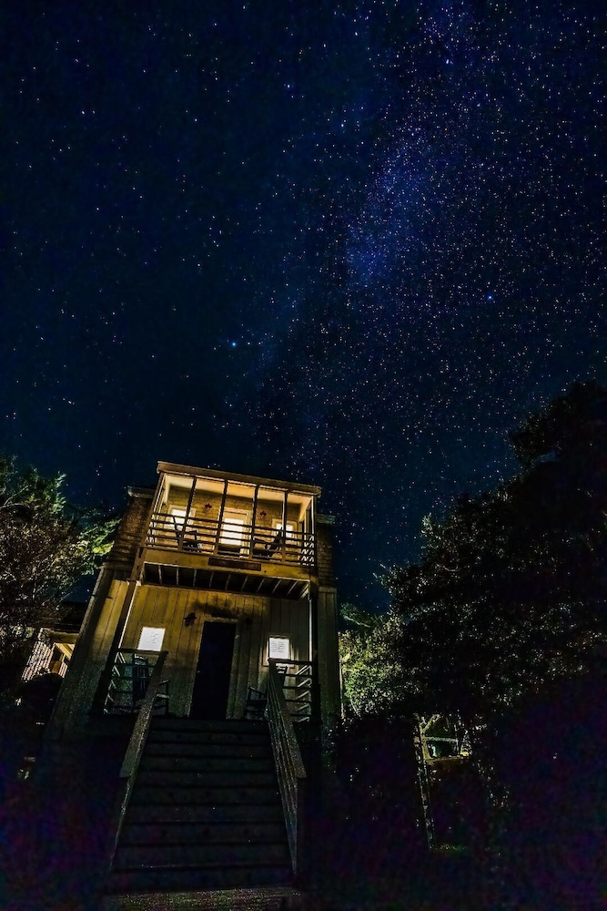 Unique, Romantic, Cozy, Island Cottage on #1 Beach in America