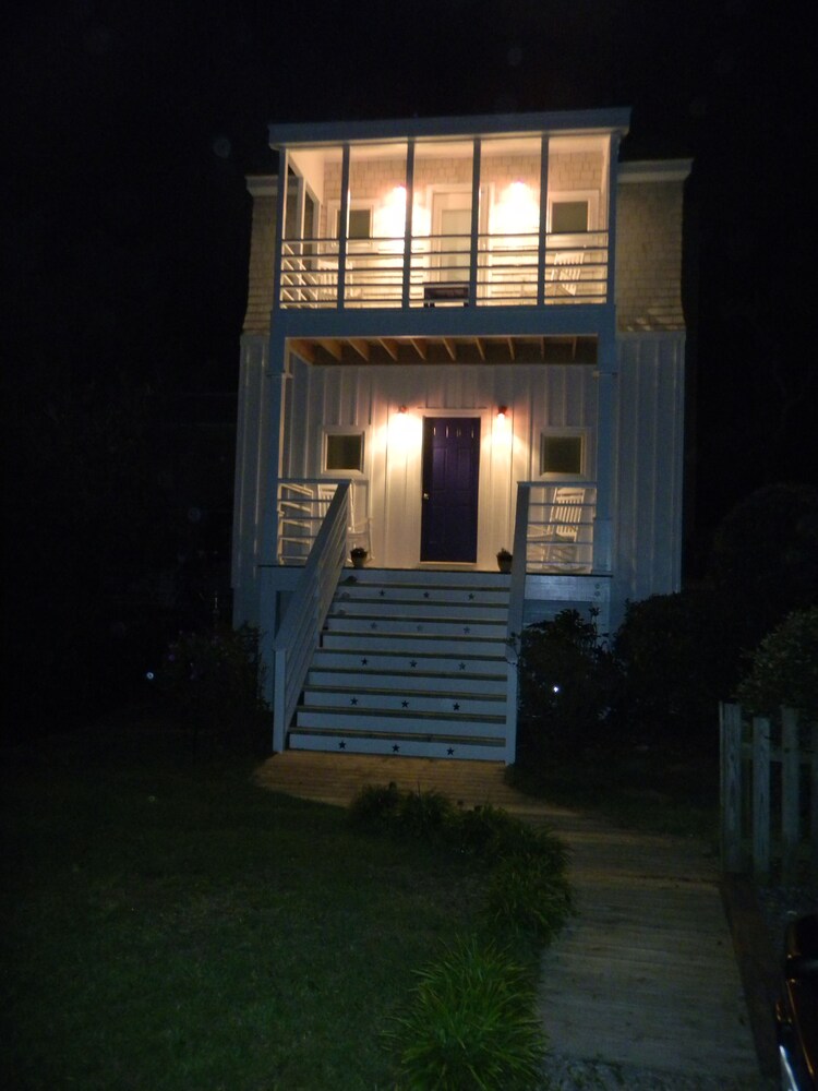 Unique, Romantic, Cozy, Island Cottage on #1 Beach in America