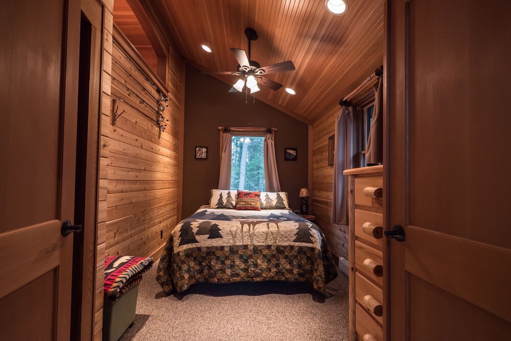 Luxury Cabin Perfect Location in Rainbow Lake, NY Rainbow Lake Vrbo