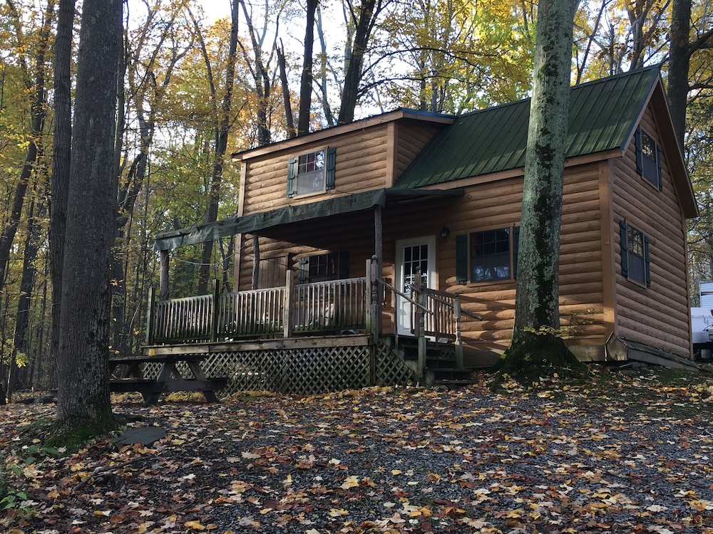 Spacious Cabin Perfect For Romantic Escapes And Family Vacations