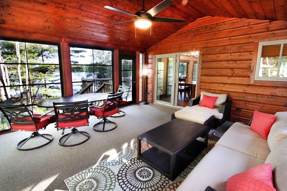 One of a kind propertyBest of 2 lake fronts, 2 docksCatfish Lake and