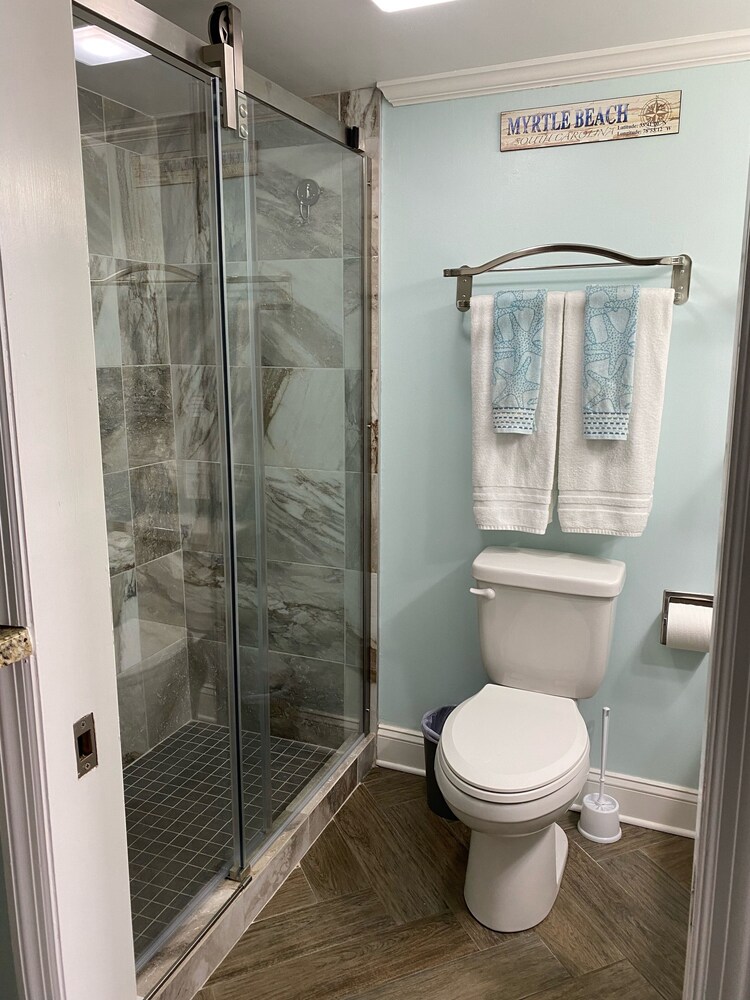 Beach Lover's Retreat - Romantic Oceanfront couples suite