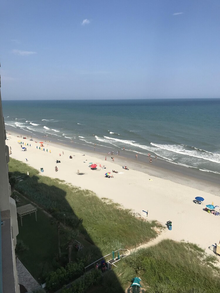 Beach Lover's Retreat - Romantic Oceanfront couples suite