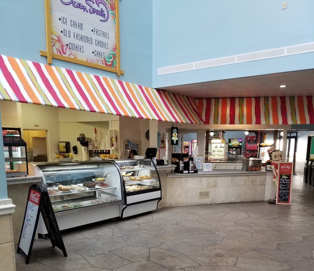 Beach Lover's Retreat - Romantic Oceanfront couples suite