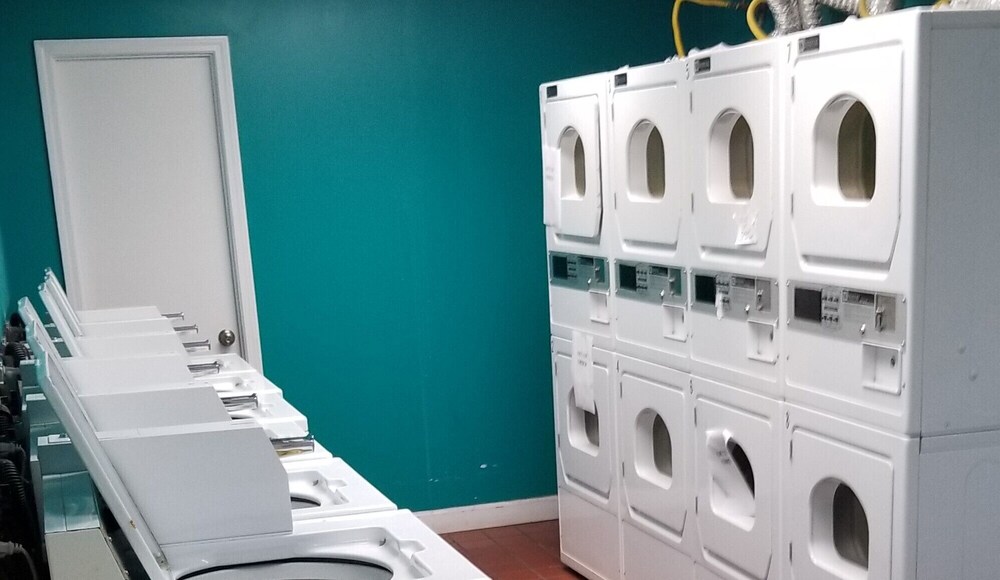 Beach Lover's Retreat - Romantic Oceanfront couples suite