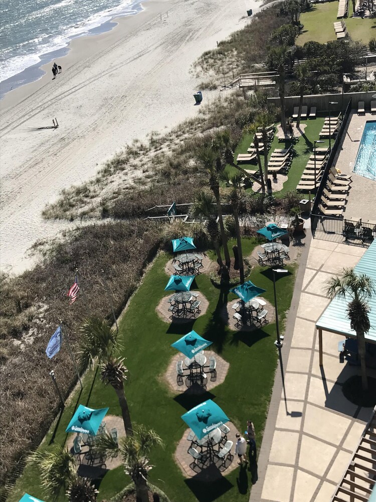 Beach Lover's Retreat - Romantic Oceanfront couples suite