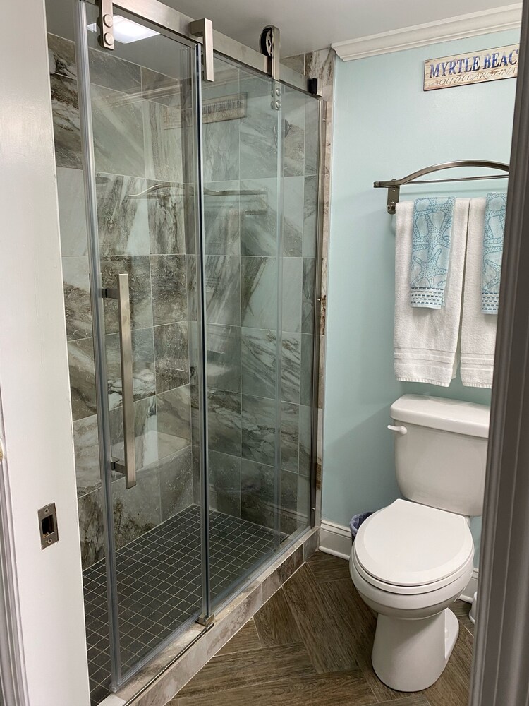 Beach Lover's Retreat - Romantic Oceanfront couples suite