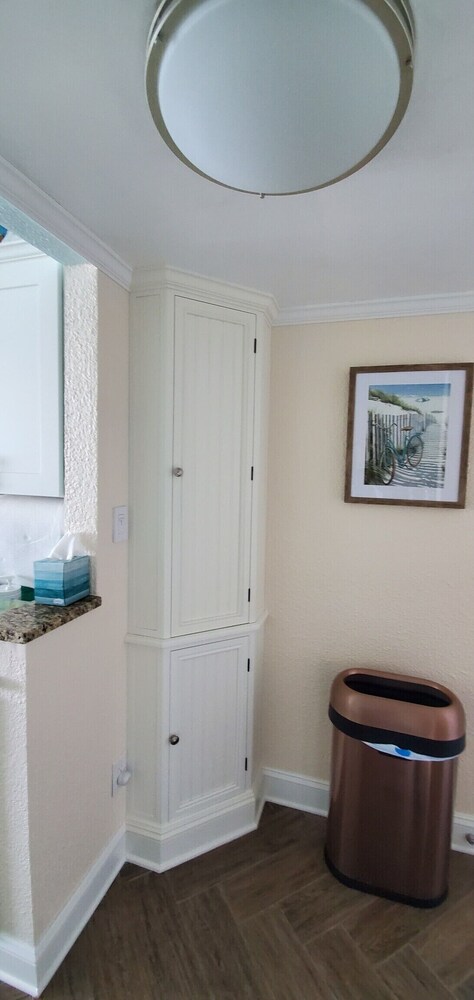 Beach Lover's Retreat - Romantic Oceanfront couples suite