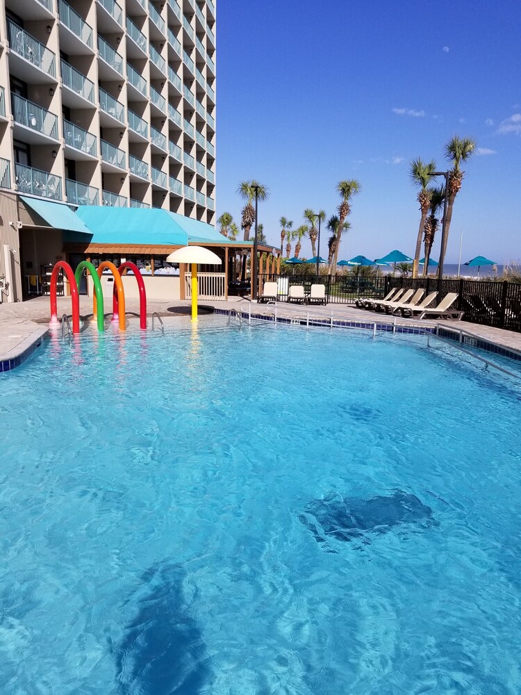 Beach Lover's Retreat - Romantic Oceanfront couples suite