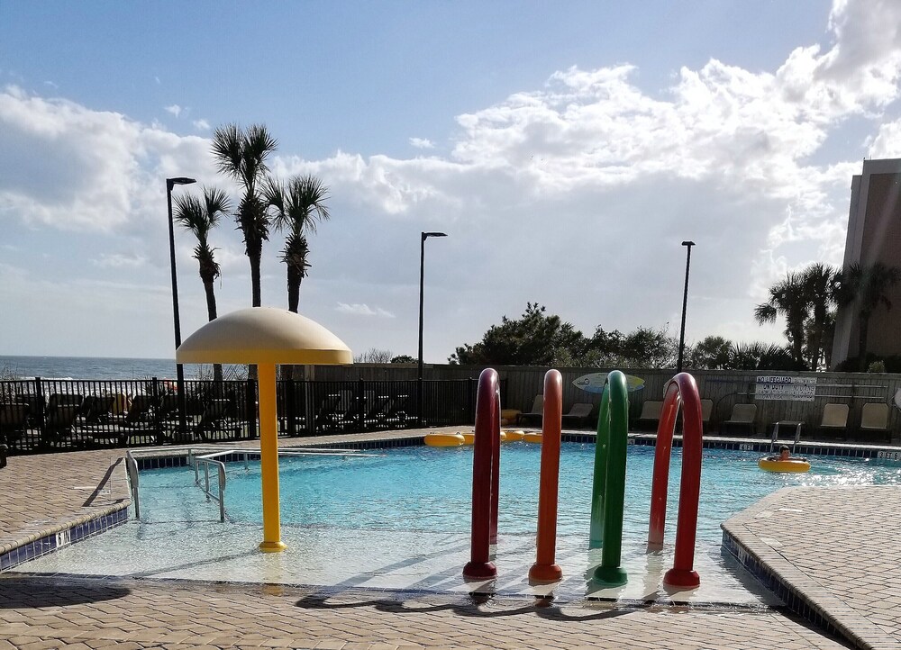 Beach Lover's Retreat - Romantic Oceanfront couples suite