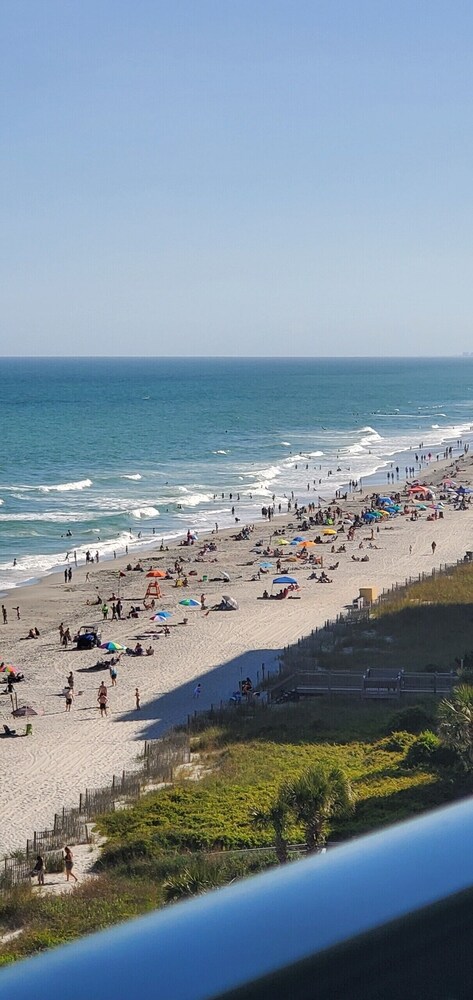 Beach Lover's Retreat - Romantic Oceanfront couples suite