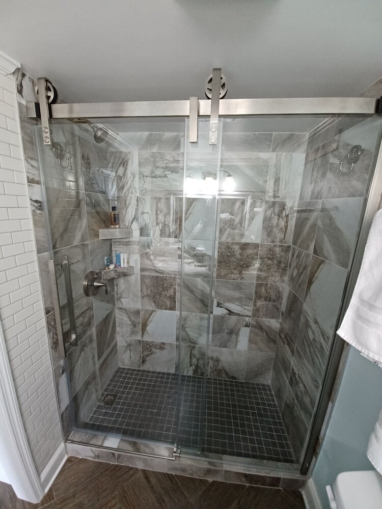 Beach Lover's Retreat - Romantic Oceanfront couples suite