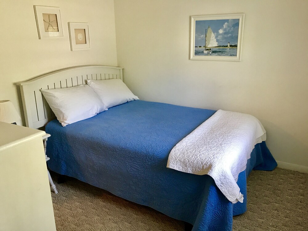 Walk to Ridgevale Beach in 7 minutes, Central Air, Beautiful yard Fast ...