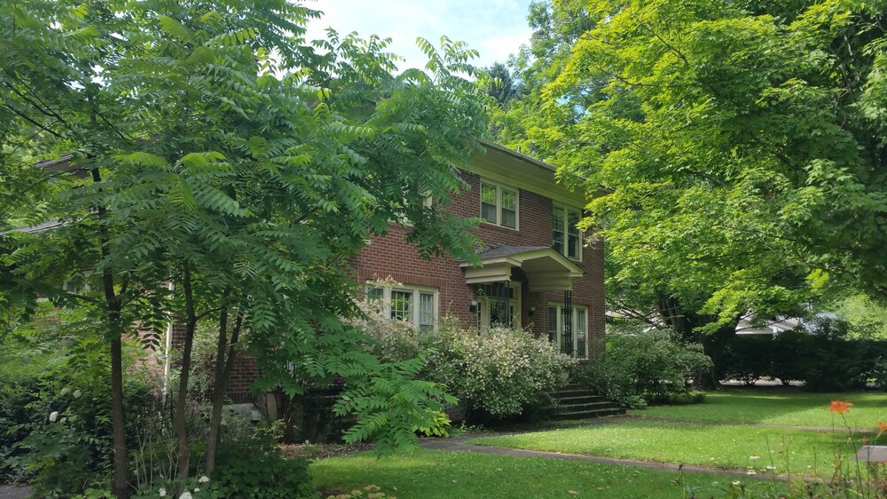 1926 Georgian Home Gives A Slice Of Small Town Living