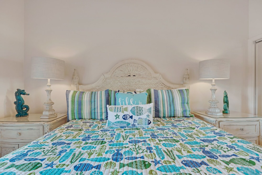 Beach Retreat Completely Renovated Most Luxurious Pet Friendly First