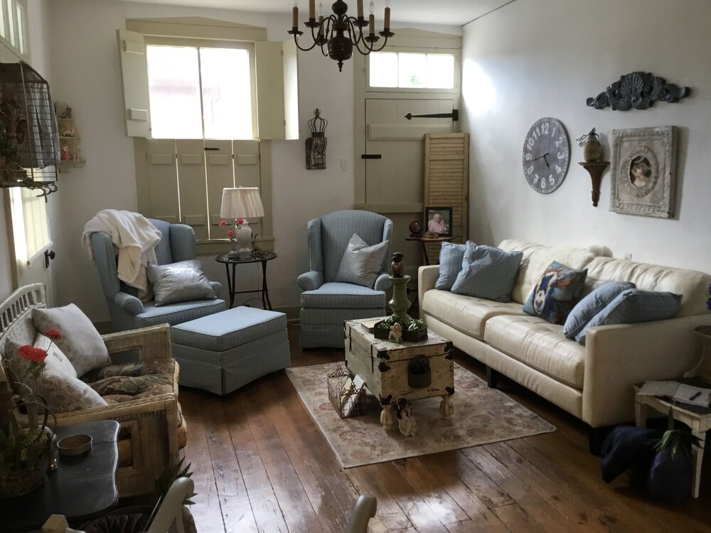 MS Bette’s has added a Hot Tub to our 3 bedroom 1 bath rental! Ste