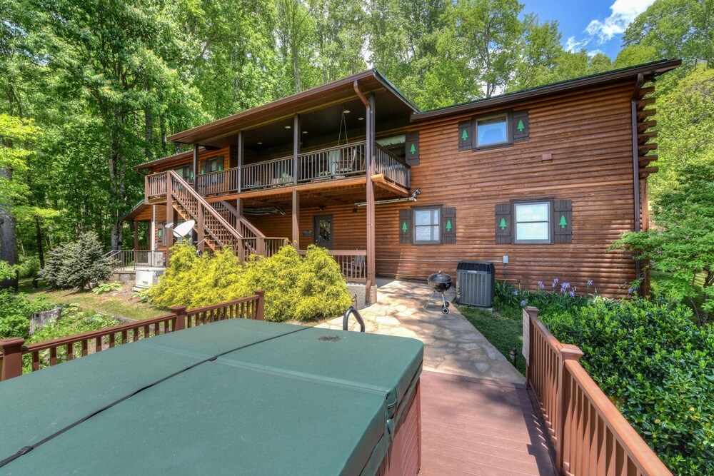 Shiloh- Split Level Ranch home w/Amazing Views