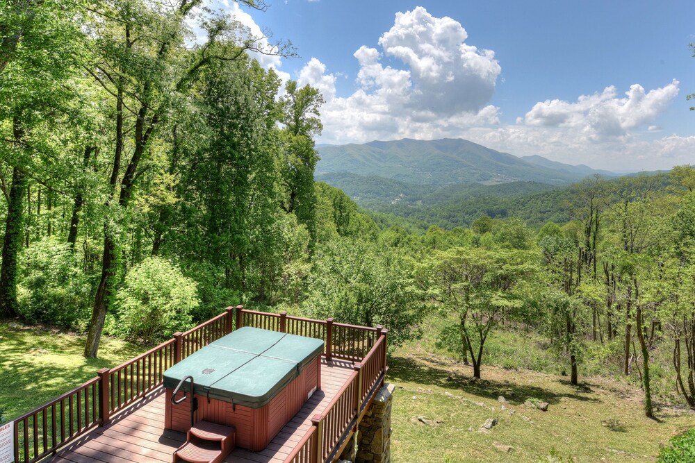 Shiloh- Split Level Ranch home w/Amazing Views