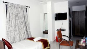 Free WiFi, linens