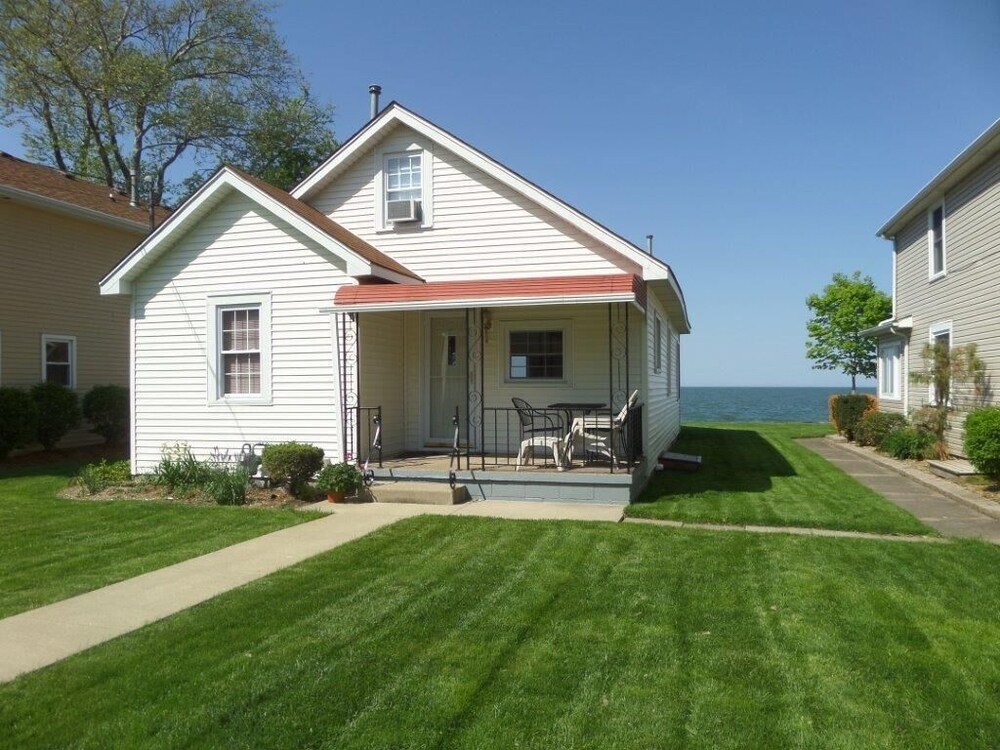 Lake Erie Lakefront Cottage