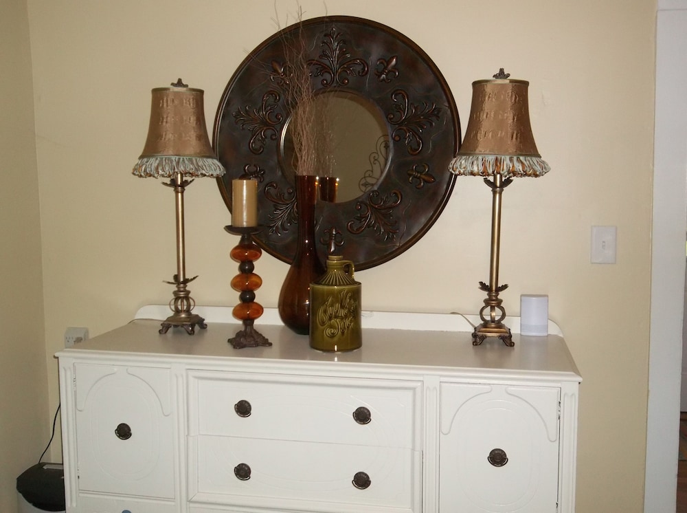 Charming vacation home for boaters, fishermen, and hunters. Grand