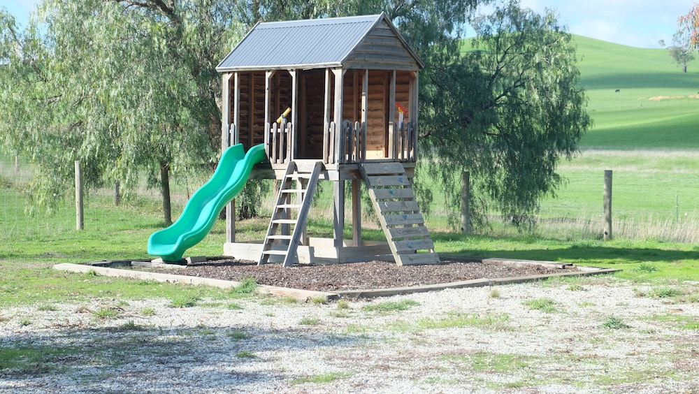 Yea Cabin/Bunkhouse