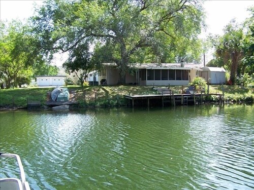 Weeki Wachee Waterfront Vacation Rental , Kayaks and Canoe, Wi-Fi and Cable in Port Richey, United States