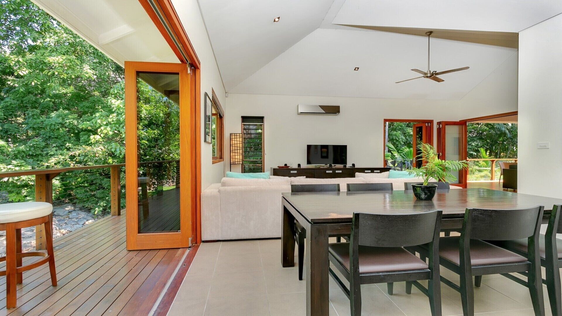 PALM COVE/Winning Figtree Tropical Villas