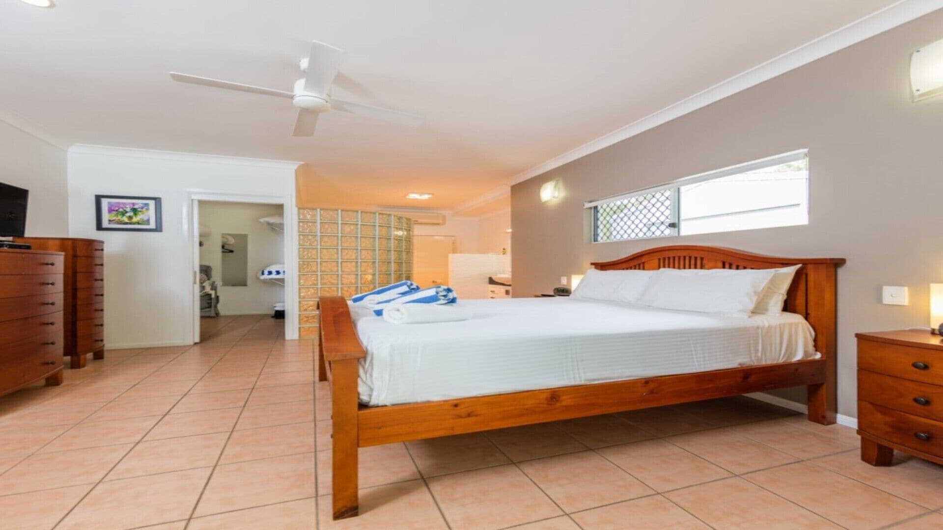 CRISTAL @ CLIFTON BEACH