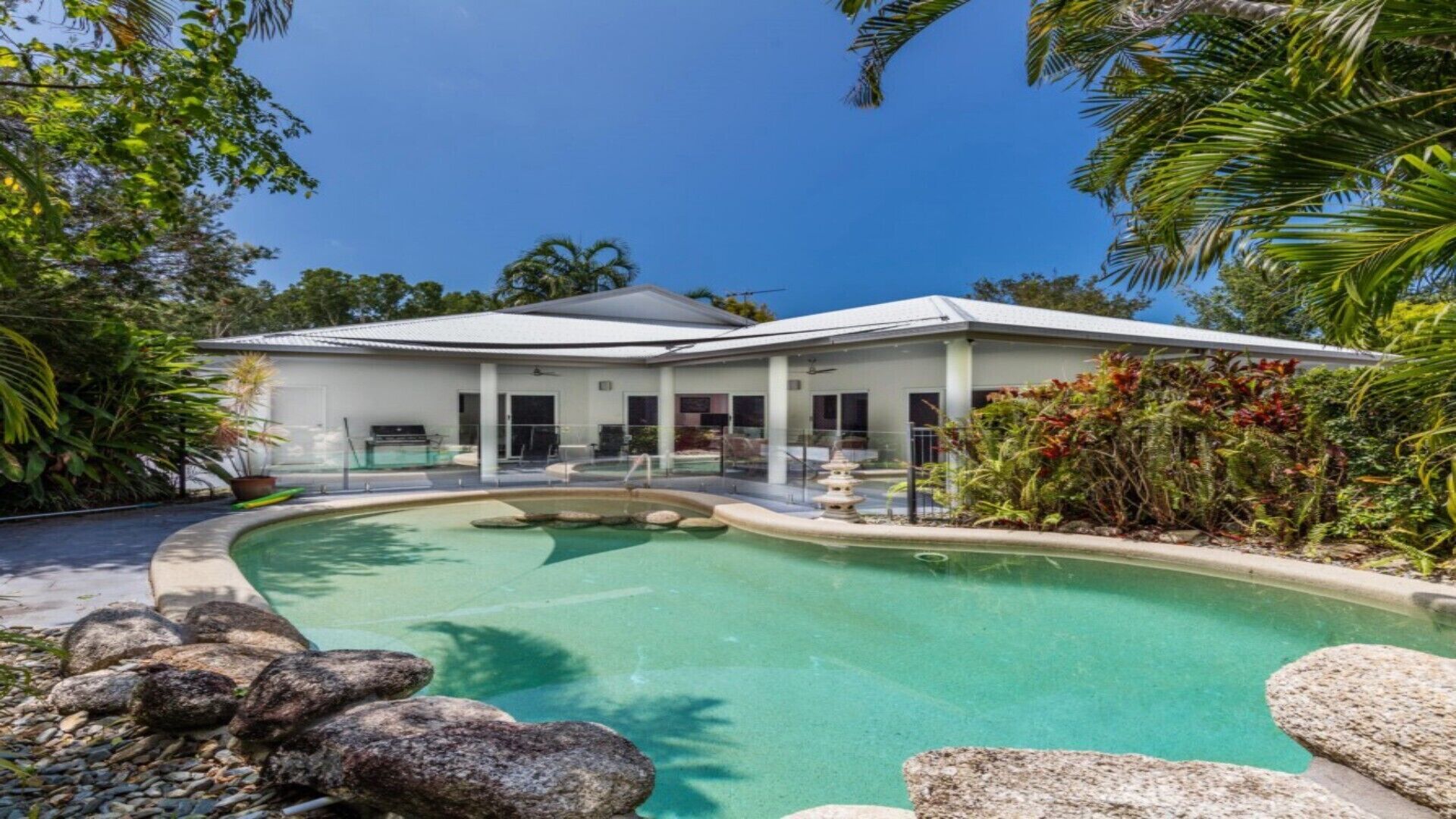 CRISTAL @ CLIFTON BEACH