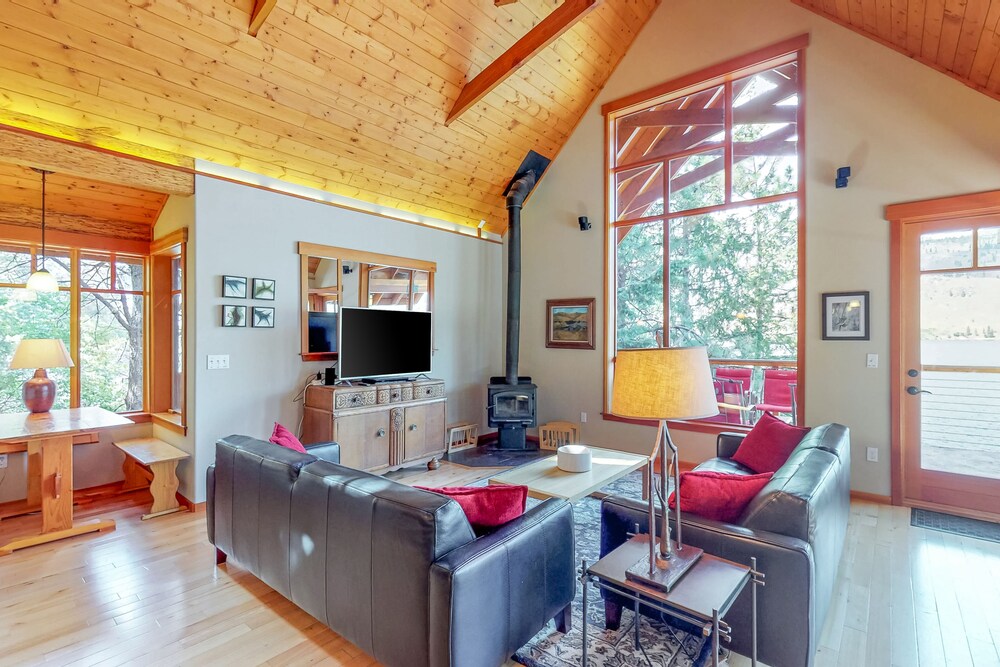 Modern Lakefront Cabin W Dock And 180 Feet Of Pristine Waterfront