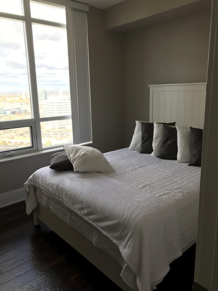 Mississauga Square One 2+1 Bedroom Corner Condo Mississauga Vrbo