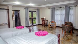 3 Schlafzimmer, Zimmersafe, Schreibtisch, schallisolierte Zimmer